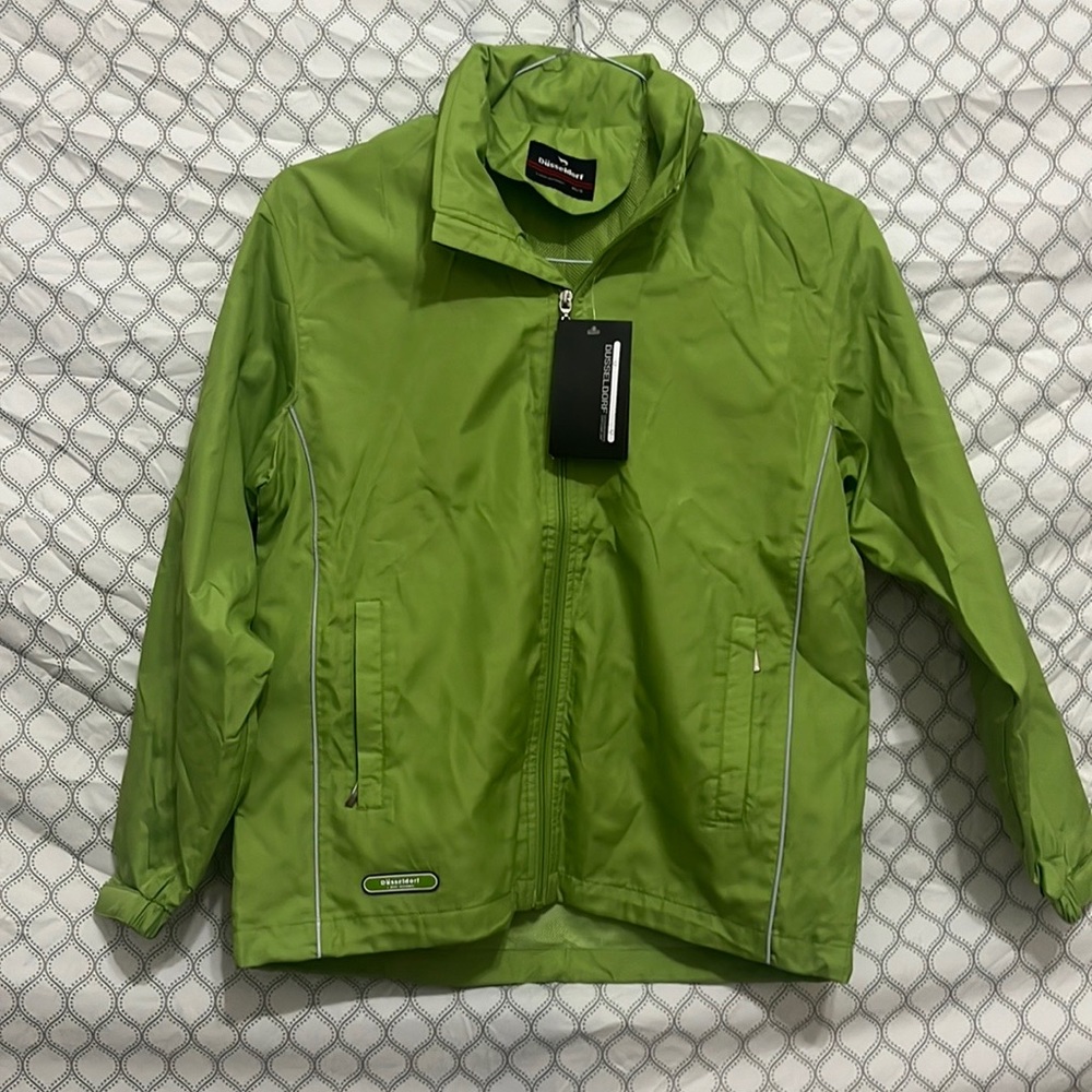 Green never been worn Düsseldorf snow coat